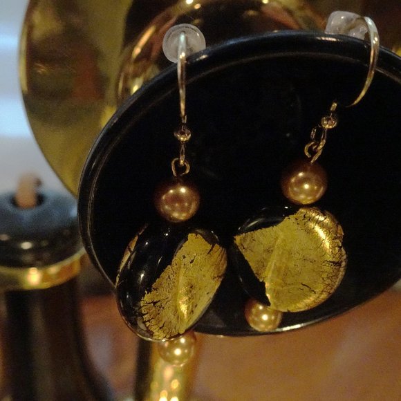 Handmade earrings in Czech lampwork design with gold leaf on black tab - Picture 3 of 7